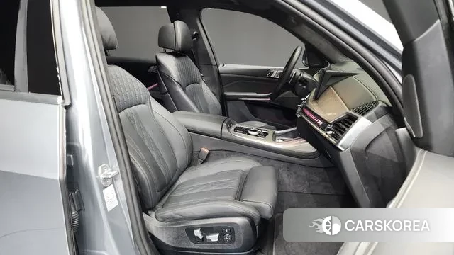 BMW X7 (G07) 2024 Серебристо-серый из Кореи, фото 2