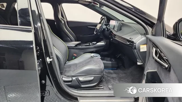 Kia EV6 2023 Черный из Кореи, фото 2