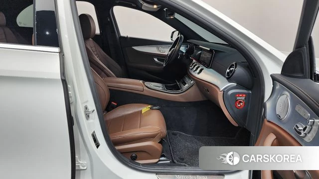 Mercedes-Benz E-Class W213 2021 Белый из Кореи, фото 2