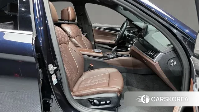 BMW 5 Series (G30) 2021 Черный из Кореи, фото 2