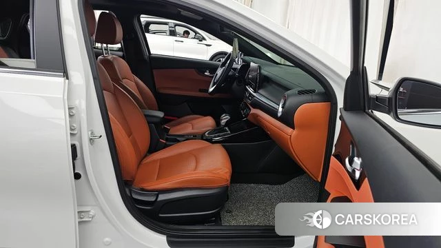 Kia The New K3 2nd generation 2023 Белый из Кореи, фото 2