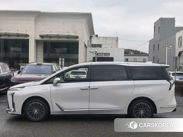 Buick GL8 PHEV 2024 Белый из Китая, фото 2