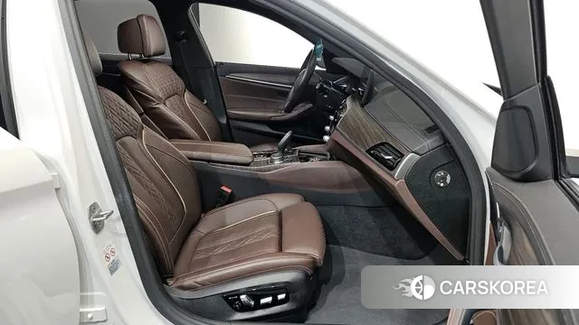 BMW 5 Series (G30) 2020 Белый из Кореи, фото 2