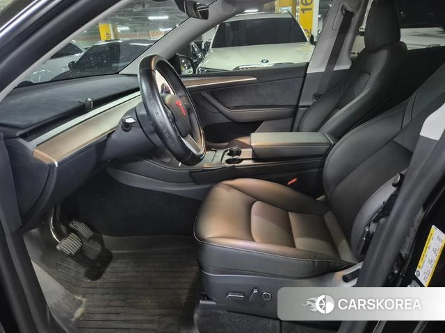 Tesla Model Y 2024 Черный из Кореи, фото 2