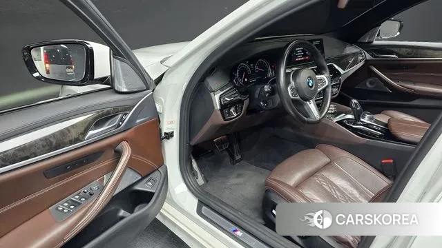 BMW 5 Series (G30) 2018 Белый из Кореи, фото 2