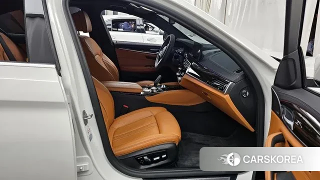 BMW 5 Series (G30) 2021 Белый из Кореи, фото 2