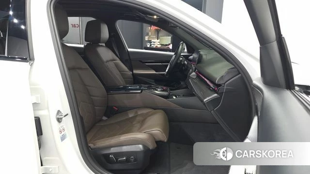 BMW 5 Series (G60) 2024 Белый из Кореи, фото 2