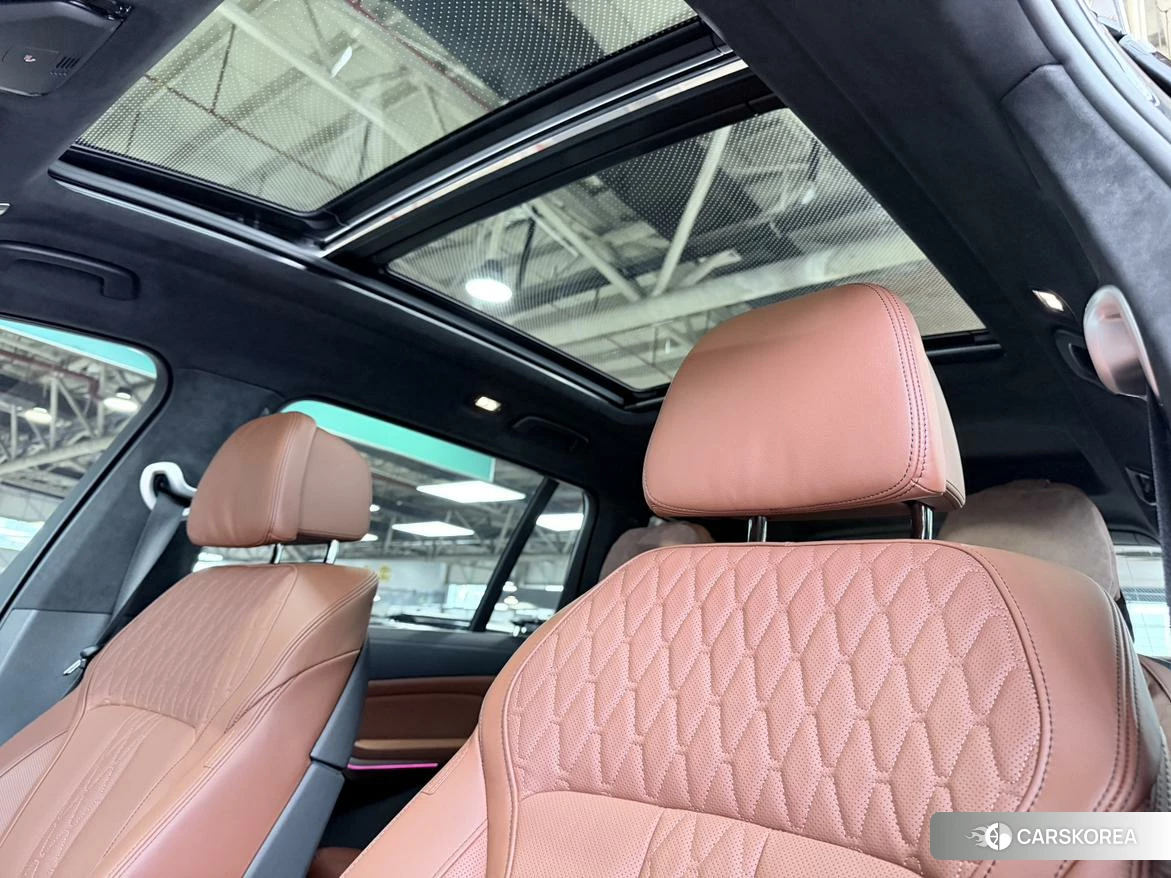 BMW X7 2021 Черный из Китая, фото 2