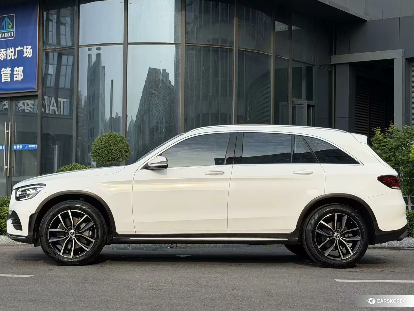 Mercedes-Benz GLC 2021 Белый из Китая, фото 2