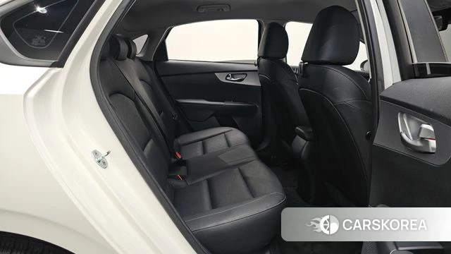 Kia The New K3 2nd generation 2021 Белый из Кореи, фото 2