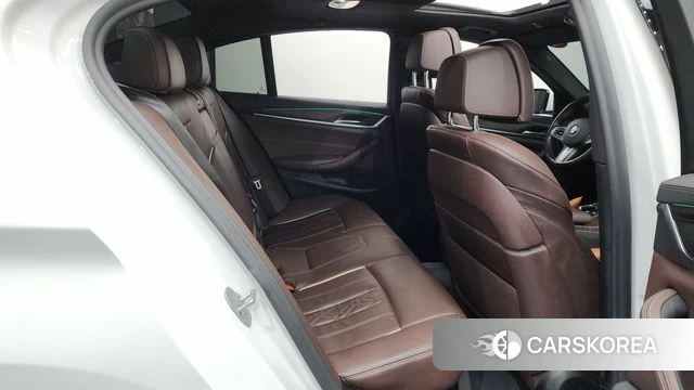 BMW 5 Series (G30) 2021 Белый из Кореи, фото 2