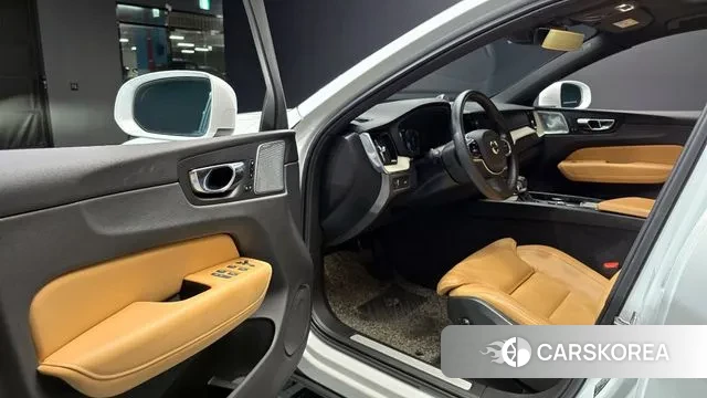 Volvo XC60 second Generation 2020 Белый из Кореи, фото 2