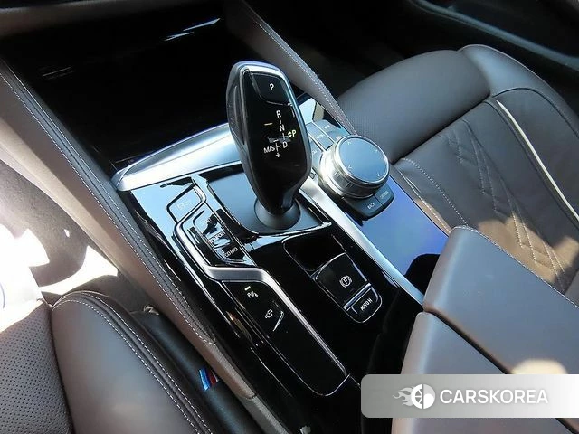 BMW 5 Series (G30) 2023 Черный из Кореи, фото 2