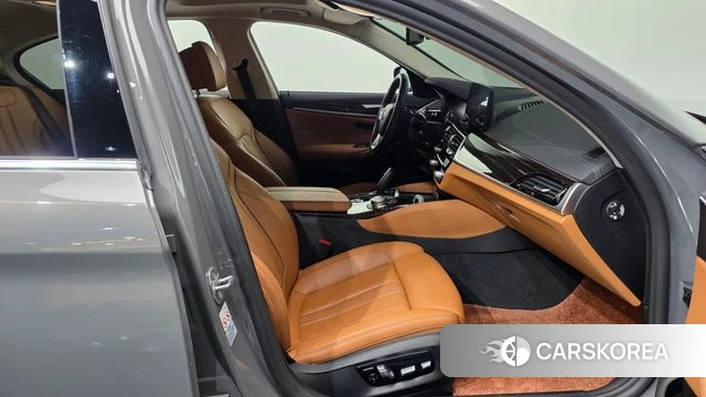 BMW 5 Series (G30) 2021 Серый из Кореи, фото 2