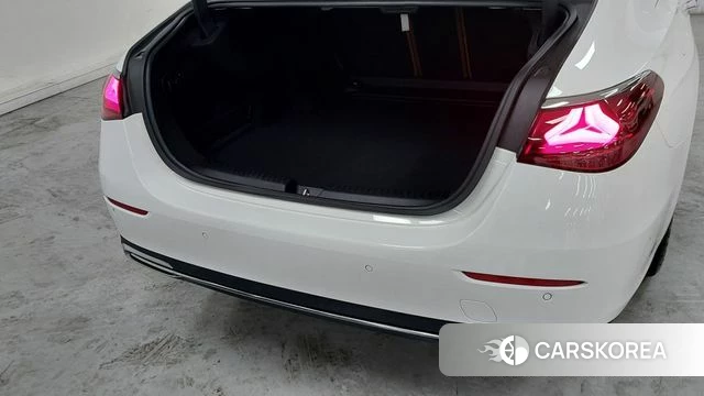 Mercedes-Benz E-Class W214 2024 Белый из Кореи, фото 2