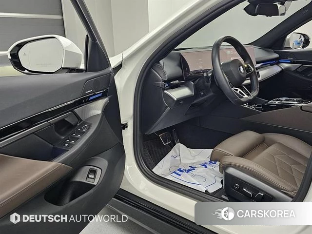 BMW 5 Series (G60) 2024 Белый из Кореи, фото 2