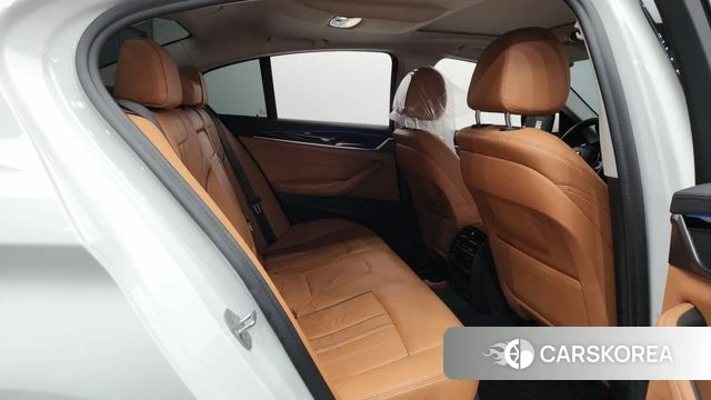 BMW 5 Series (G30) 2020 Белый из Кореи, фото 2