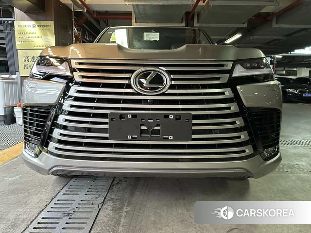 Lexus LX 2025 Серебристо-серый из Китая, фото 2