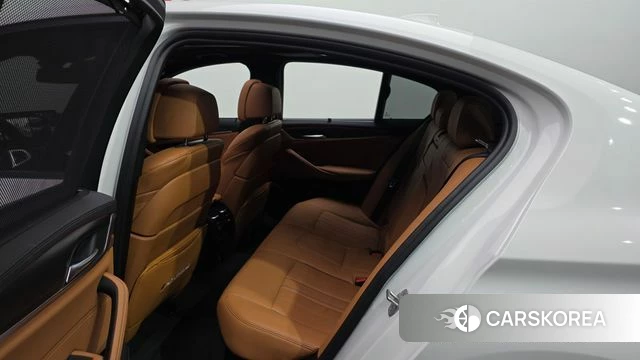 BMW 5 Series (G30) 2022 Белый из Кореи, фото 2