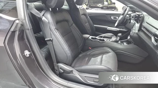 Ford Mustang 7th Generation 2024 Серый из Кореи, фото 2