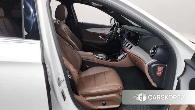 Mercedes-Benz E-Class W213 2021 Белый из Кореи, фото 2