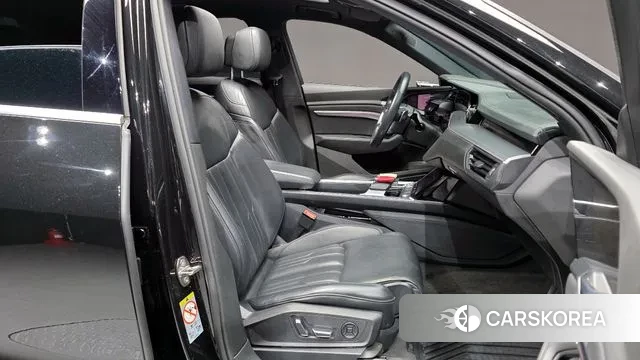 Audi e-Tron 2021 Черный из Кореи, фото 2