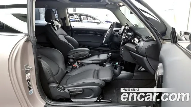 Mini Cooper 2023 Жемчужный цвет из Кореи, фото 2