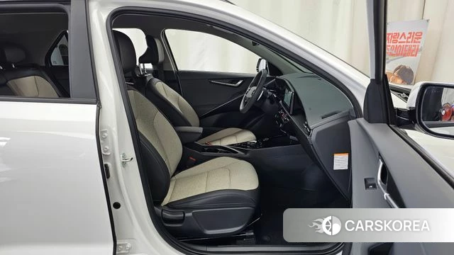 Kia Di Ol Nu Niro 2025 Белый из Кореи, фото 2