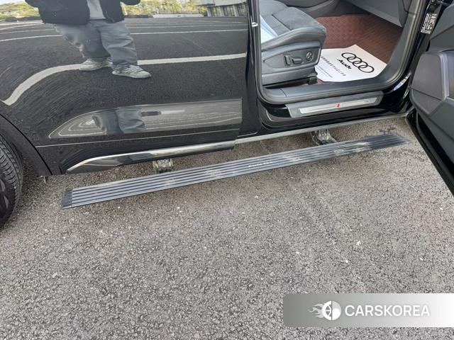 Audi Q5L Sportback 2023 Черный из Китая, фото 2