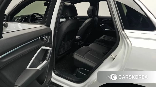 Audi Q3 (F3) 2020 Белый из Кореи, фото 2