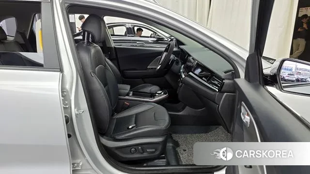 Kia Niro Plus 2022 Серебристо-серый из Кореи, фото 2