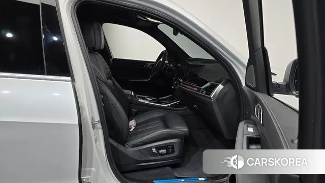 BMW X7 (G07) 2023 Белый из Кореи, фото 2