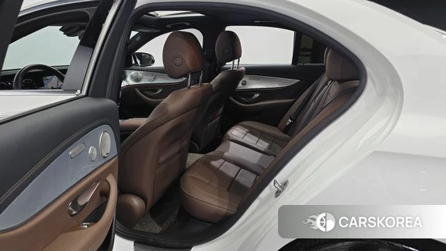 Mercedes-Benz E-Class W213 2021 Белый из Кореи, фото 2