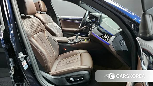 BMW 5 Series (G30) 2022 Черный из Кореи, фото 2