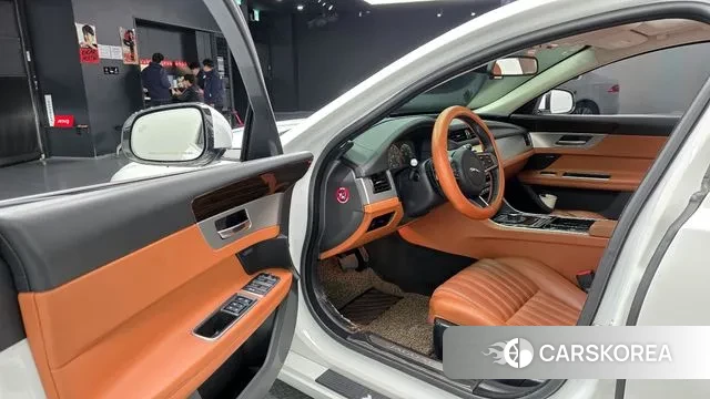 Jaguar XF (X260) 2018 Белый из Кореи, фото 2