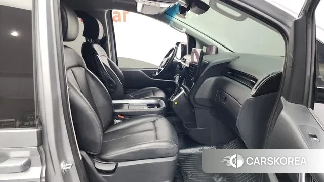 Hyundai Staria 2024 Серебристо-серый из Кореи, фото 2