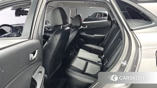 Hyundai Kona 2018 Серебристо-серый из Кореи, фото 2