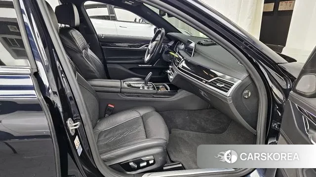 BMW 7 Series (G11) 2018 Черный из Кореи, фото 2