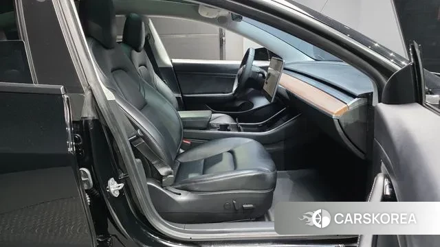 Tesla Model 3 2020 Черный из Кореи, фото 2