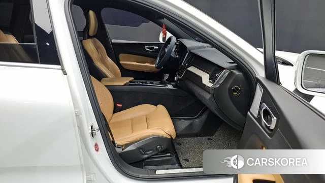 Volvo XC60 second Generation 2018 Белый из Кореи, фото 2