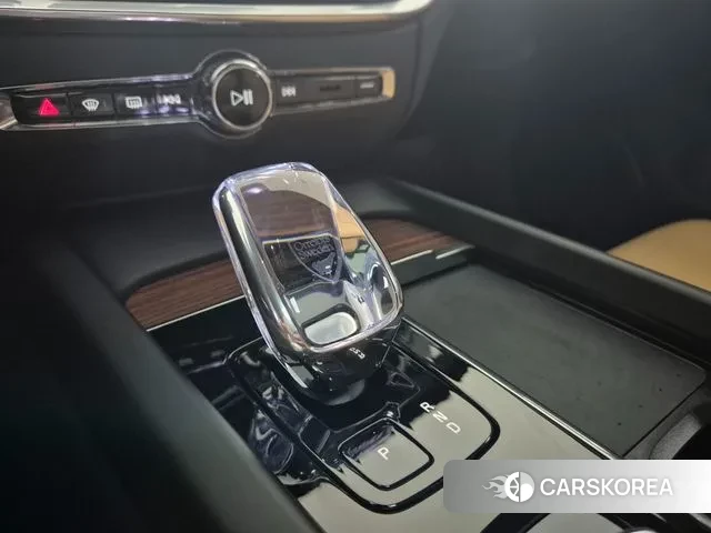 Volvo V60 Cross-Country 2nd Generation 2025 Белый из Кореи, фото 2