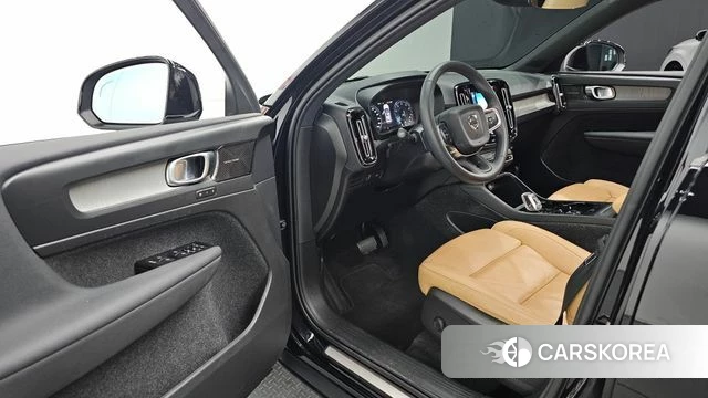 Volvo XC40 2022 Черный из Кореи, фото 2