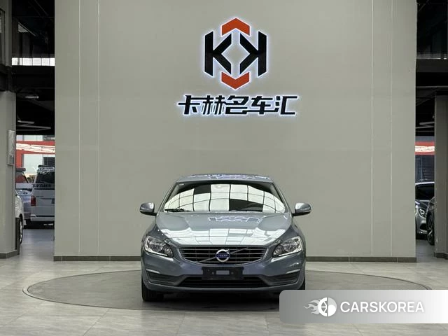 Volvo S60 2020 Синий из Китая, фото 2