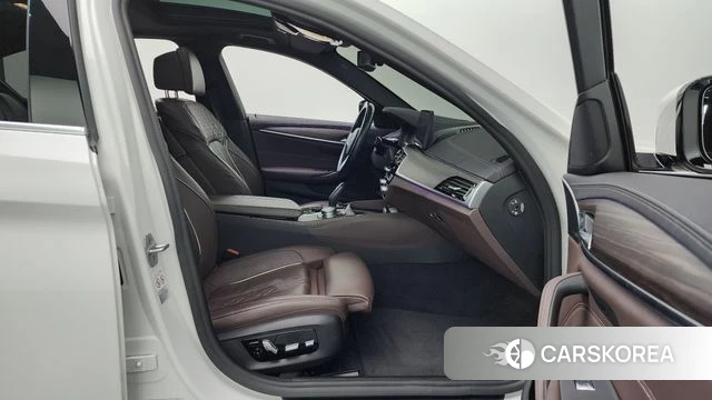 BMW 5 Series (G30) 2020 Белый из Кореи, фото 2