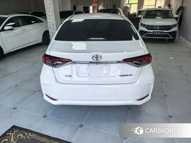 Toyota Corolla 2022 Белый из Китая, фото 2