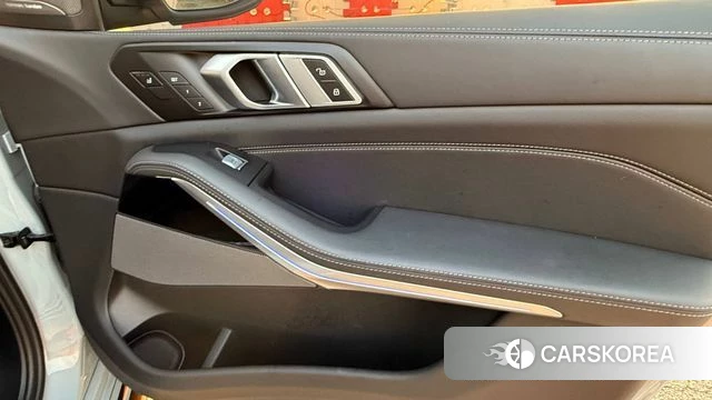 BMW X7 (G07) 2023 Цвет галактики из Кореи, фото 2