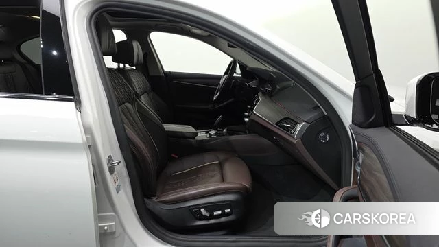 BMW 5 Series (G30) 2020 Белый из Кореи, фото 2