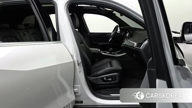 BMW X5 (G05) 2023 Белый из Кореи, фото 2