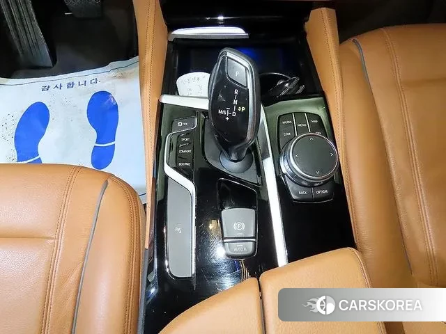 BMW 5 Series (G30) 2018 Серебряный из Кореи, фото 2