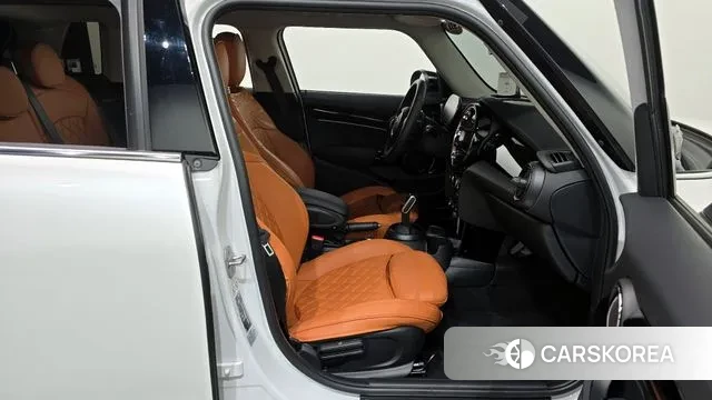 Mini Cooper 2024 Белый из Кореи, фото 2